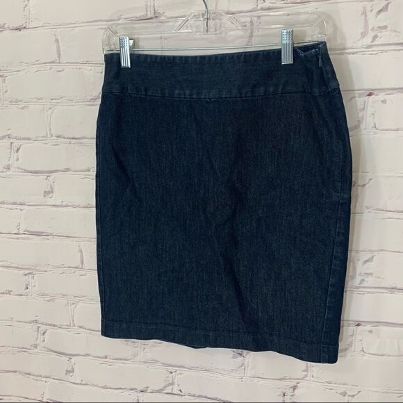 Tommy Hilfiger size 6 jean skirt - Picture 1 of 3
